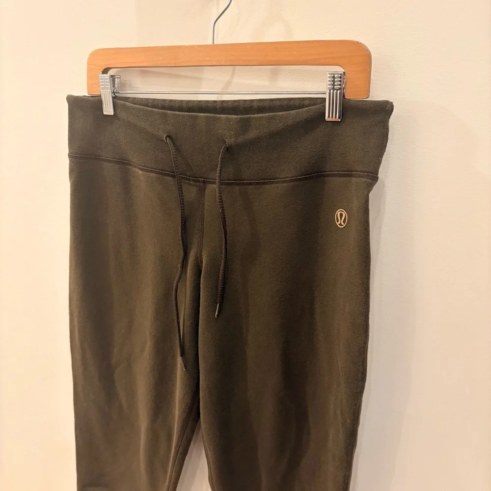 Lululemon Cropped Sweatpants - Picture 4 of 9